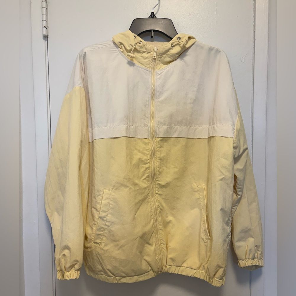Like New Oversized Athletic/Windbreaker Jacket Size M in Yellow